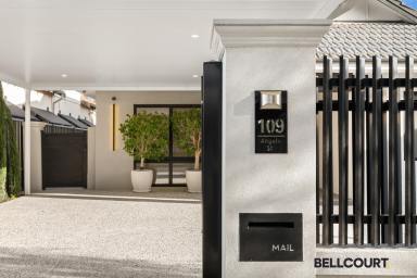 House For Sale - WA - South Perth - 6151 - SINGLE LEVEL LIVING - FULLY RENOVATED & MOVE-IN READY  (Image 2)