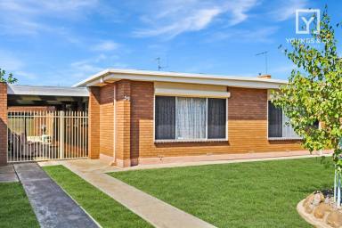 House For Sale - VIC - Shepparton - 3630 - INVESTORS SHOULD INSPECT  (Image 2)