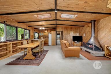 House For Sale - VIC - Rye - 3941 - Classic Coastal Charm with Privacy & Potential (Image 2)