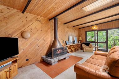 House For Sale - VIC - Rye - 3941 - Classic Coastal Charm with Privacy & Potential (Image 2)