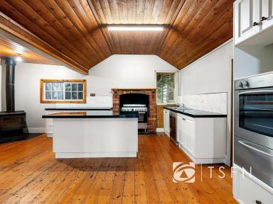 House For Sale - VIC - White Hills - 3550 - Charming Family Home on Expansive 2,860m² Allotment with Outstanding Lifestyle Appeal  (Image 2)