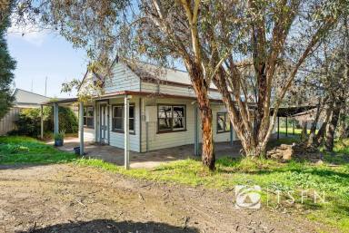 House For Sale - VIC - White Hills - 3550 - Charming Family Home on Expansive 2,860m² Allotment with Outstanding Lifestyle Appeal  (Image 2)
