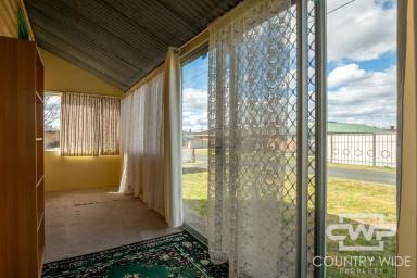 House For Lease - NSW - Glen Innes - 2370 - Renovated Cottage in a Peaceful Location (Image 2)