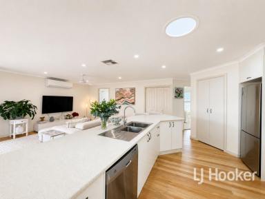 House For Sale - NSW - Inverell - 2360 - Quality Home in Prestige Location  (Image 2)