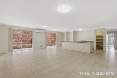 House For Sale - WA - Baldivis - 6171 - FAMILY HOME ON LOW MAINTENANCE BLOCK (Image 2)