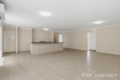 House For Sale - WA - Baldivis - 6171 - FAMILY HOME ON LOW MAINTENANCE BLOCK (Image 2)