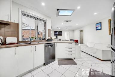 House For Sale - VIC - Carrum Downs - 3201 - AN ENTERTAINER'S DELIGHT!  (Image 2)