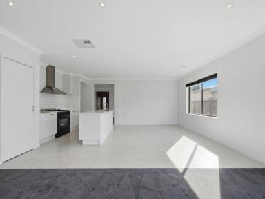 House For Lease - VIC - Bairnsdale - 3875 - 18 DIANELLA PLACE SHANNON WATERS  (Image 2)