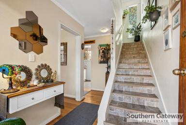 House For Sale - WA - Orelia - 6167 - RENOVATED TOWNHOUSE WITH SPACE INSIDE & OUT  (Image 2)