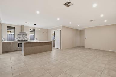 House For Sale - WA - Baldivis - 6171 - 5 BED BEAUTY: MOVE IN READY!  (Image 2)