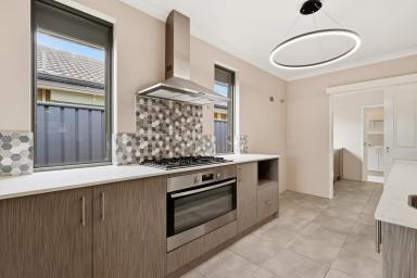 House For Sale - WA - Baldivis - 6171 - 5 BED BEAUTY: MOVE IN READY!  (Image 2)