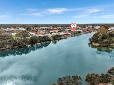 House For Sale - WA - South Yunderup - 6208 - Canal Front Home With Room to Make It Your Own  (Image 2)