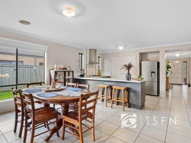 House For Sale - VIC - White Hills - 3550 - located in the leafy Peppercorns Estate  (Image 2)