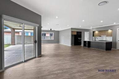 House For Lease - NSW - Dubbo - 2830 - Expansive Four-Bedroom Family Home in a Convenient Location  (Image 2)