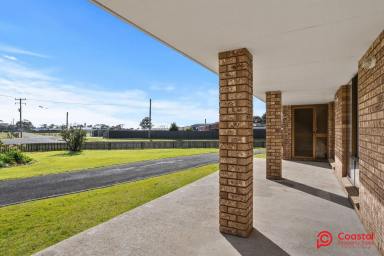 House For Sale - TAS - Turners Beach - 7315 - SOLID BRICK HOME ON A 1348 m2 BLOCK OFFERING MANY OPTIONS  (Image 2)