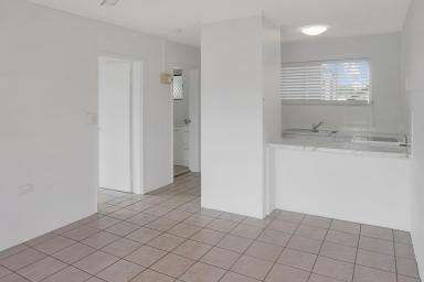 Unit For Lease - QLD - Manoora - 4870 - 15/173 Mayers Street - Convenient 2 Bedroom Unit  (Image 2)