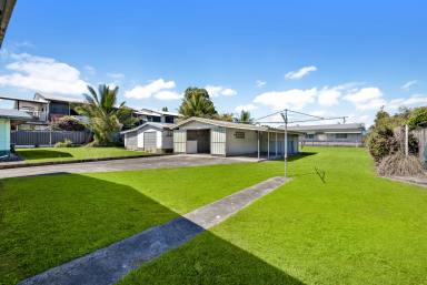 House For Lease - QLD - Westcourt - 4870 - UNFURNISHED HOME WITH PLENTY OF ROOM FOR BOATS CARRAVANS AND MORE!  (Image 2)