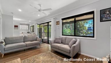 House For Sale - QLD - Lamb Island - 4184 - IMMACULATE, LOW-MAINTENANCE ISLAND LIVING – MODERN 2 BED HOME  (Image 2)