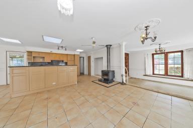 House For Sale - NSW - Kunama - 2730 - Country Living with Room to Move! (Image 2)
