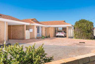House For Sale - WA - Mahomets Flats - 6530 - One Title. Two Incomes. An Incredible Beachside Position!  (Image 2)