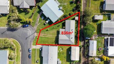 Duplex/Semi-detached For Sale - QLD - Gordonvale - 4865 - FULL DUPLEX OF 5 BEDROOMS ON 836m2  (Image 2)