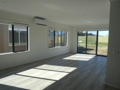 House For Lease - VIC - East Bairnsdale - 3875 - MODERN, ENERGY-EFFICIENT FAMILY HOME  (Image 2)