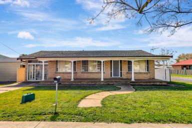 House For Sale - NSW - Mudgee - 2850 - SPACE, VERSATILITY AND INVESTMENT APPEAL  (Image 2)