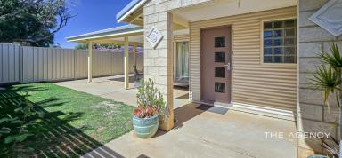House For Sale - WA - Kalbarri - 6536 - Modern living in "Old Kalbarri"  (Image 2)