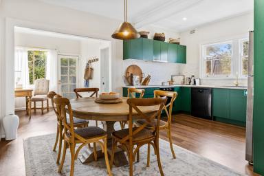 House For Sale - NSW - Mudgee - 2850 - BEAUTIFULLY PRESENTED COTTAGE, WALK TO TOWN  (Image 2)