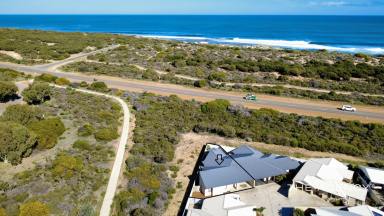 Unit For Sale - WA - Kalbarri - 6536 - Oceanside living on offer (Image 2)