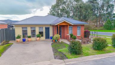 House For Sale - VIC - Myrtleford - 3737 - Spacious Family Living in a Quiet Myrtleford Setting  (Image 2)