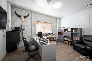 Industrial/Warehouse For Sale - QLD - Rocklea - 4106 - Warehouse with cold room storage and food production facility total size 1160sqm within min to Brisbane Market (Image 2)