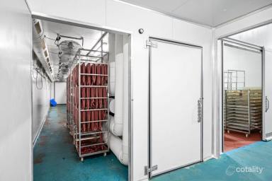 Industrial/Warehouse For Sale - QLD - Rocklea - 4106 - Warehouse with cold room storage and food production facility total size 1160sqm within min to Brisbane Market (Image 2)