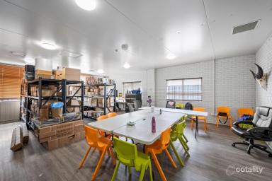 Industrial/Warehouse For Sale - QLD - Rocklea - 4106 - Warehouse with cold room storage and food production facility total size 1160sqm within min to Brisbane Market (Image 2)