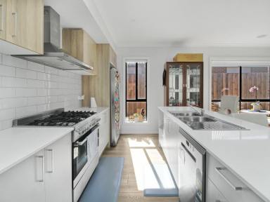 House For Sale - VIC - Lucknow - 3875 - MODERN HOME WITH SECURE LONG-TERM INVESTMENT  (Image 2)