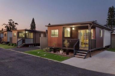 House For Lease - QLD - Lowood - 4311 - HOME FOR RENT...NO BOND...NO CONTRACT... 40+ LIVING (Image 2)