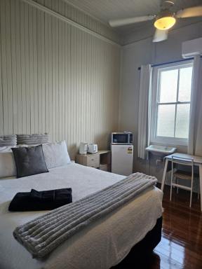 Unit For Lease - QLD - Ingham - 4850 - Charming & Historic: 1-Bedroom with a private bathroom (Image 2)