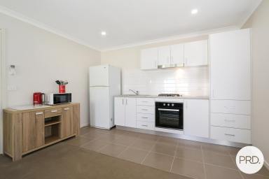 Unit For Lease - NSW - Lavington - 2641 - COMFORTABLE, CONVENIENT & EASY-CARE LIVING! (Image 2)