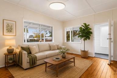 House For Sale - QLD - Newtown - 4350 - Cute Cottage - Stroll up the Lane to Newtown Park! (Image 2)