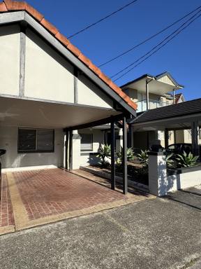 Townhouse For Lease - NSW - Kingsford - 2032 - 3 Bedroom 2 Bathroom 1 Undercover Carport Space Duplex in Prime Kingsford Location AVAILABLE NOW  (Image 2)