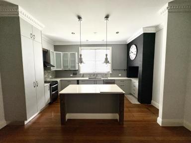 House For Lease - NSW - Grafton - 2460 - 2-BEDROOM GEM IN A PRIME LOCATION – WALK TO THE PARK & NEW GRAFTON POOL  (Image 2)