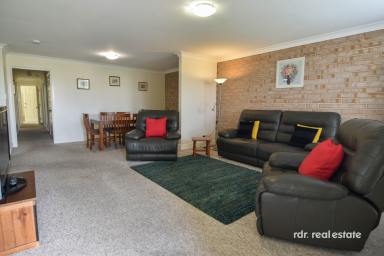 Unit For Sale - NSW - Inverell - 2360 - COMFORT MEETS CONVENIENCE  (Image 2)