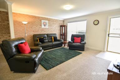 Unit For Sale - NSW - Inverell - 2360 - COMFORT MEETS CONVENIENCE  (Image 2)