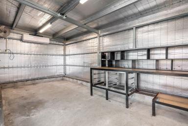 House For Sale - QLD - Manunda - 4870 - BIG SHED, BIG BLOCK, SUPER KITCHEN  (Image 2)