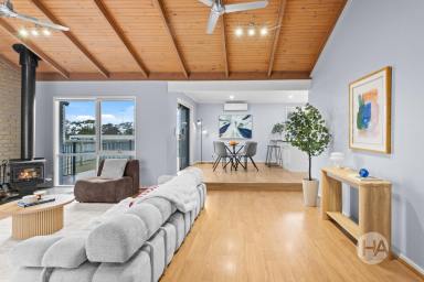 House For Sale - VIC - Somerville - 3912 - A Courtside Classic  (Image 2)