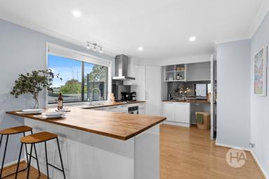 House For Sale - VIC - Somerville - 3912 - A Courtside Classic  (Image 2)