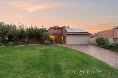 House For Sale - WA - Sorrento - 6020 - A Complete Coastal Classic! (Image 2)