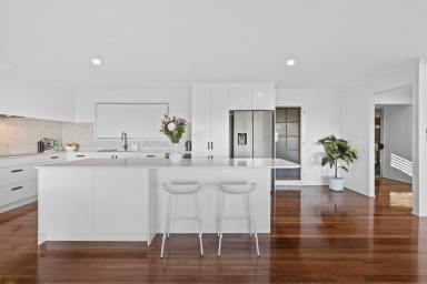 House For Sale - QLD - Ferny Hills - 4055 - Sweeping City Views & Rare Multi-Living Opportunity!  (Image 2)
