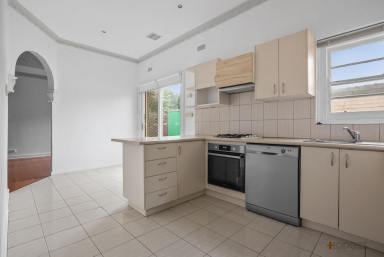 House For Lease - VIC - Mentone - 3194 - PRIVATE OUTDOOR LIVING | SECURE PARKING | WALK TO THE BEACH  (Image 2)