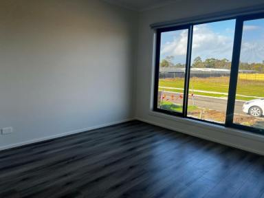 House For Lease - VIC - East Bairnsdale - 3875 - FOUR BEDROOM HOME  (Image 2)